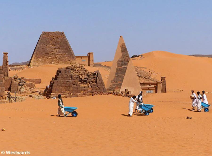 수단 메로에 피라미드 (Archaeological Sites of the Island of Meroe, Sudan) — 검은 파라오의 왕국, 잊혀진 누비아 문명의 흔적 2 수단-메로에-피라미드-세계문화유산 (누비아 피라미드)
