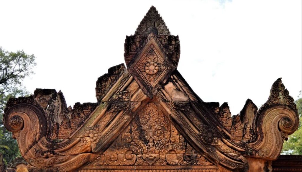 캄보디아 반테아이 스레이(Banteay Srei) – 사암 조각(Sandstone Carving) 기술과 힌두 신화(Indic Mythology) 해석 구조 분석 1 캄보디아-반테아이-스레이-사암-유네스코-세계문화유산-이미지 (1)