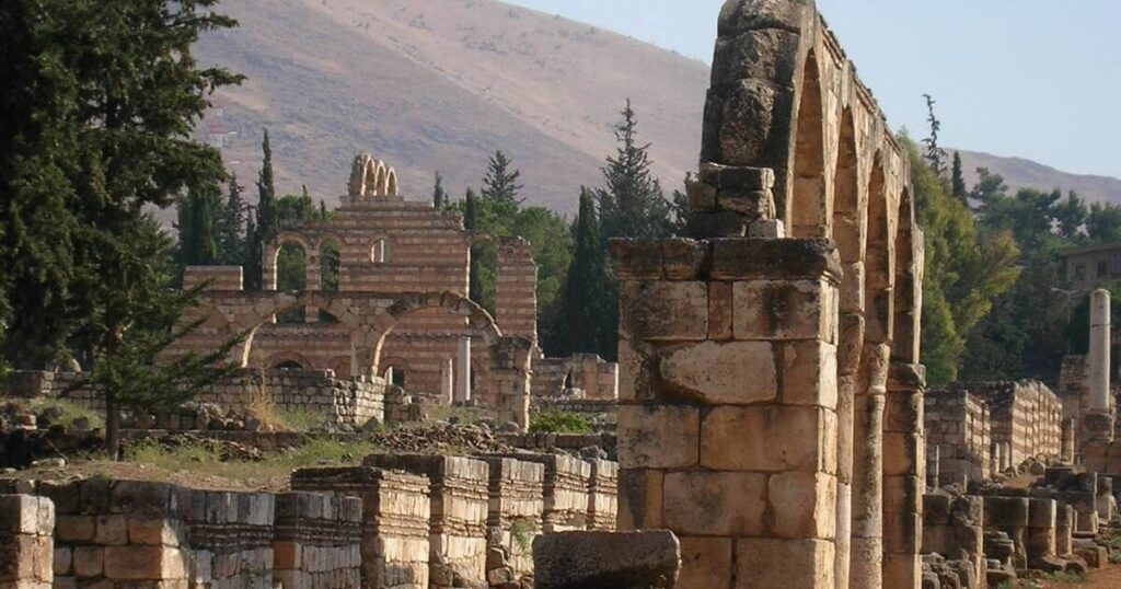 레바논 안자르(Anjar) – 우마이야 계획도시·격자형 도시 설계·수로 시스템·건축 융합 분석 1 레바논 베카 계곡(Beqaa Valley)에 위치한 세계문화유산 안자르(Anjar)의 실사 이미지