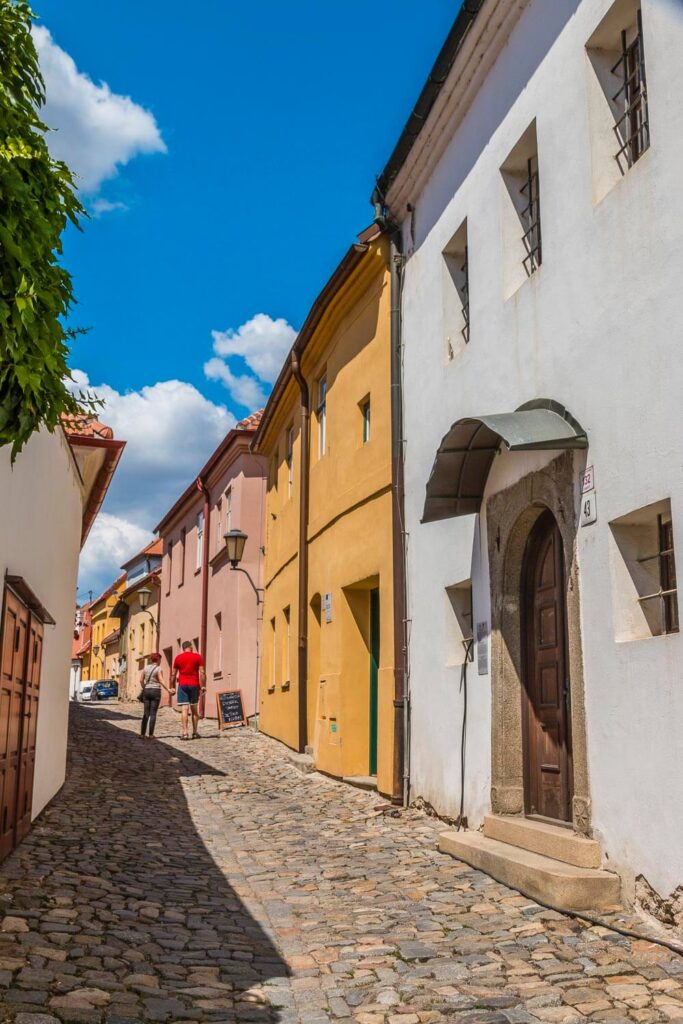체코 트르제비치(Třebíč Jewish Quarter) – 공존은 이상이 아니라 시스템이었다 1 트르제비치 유대인 지구의 골목과 주거 밀집 구조 이미지