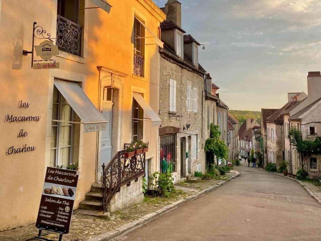 프랑스 베즐레(Vézelay) – 순례가 도시를 만들고, 신앙이 유럽을 이동시킨 언덕 2 부르고뉴 평원을 내려다보는 베즐레의 입지