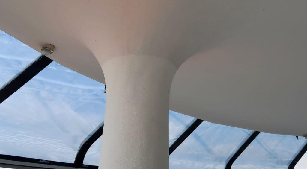 네덜란드 판 넬레 공장 (Van Nelle Factory) - 강철과 유리로 쓴 시, 노동자를 위해 빛을 가둔 이상적인 공장 1 공장 내부를 지탱하는 독특한 버섯 모양의 기둥 이미지
출처: https://www.declad.com/