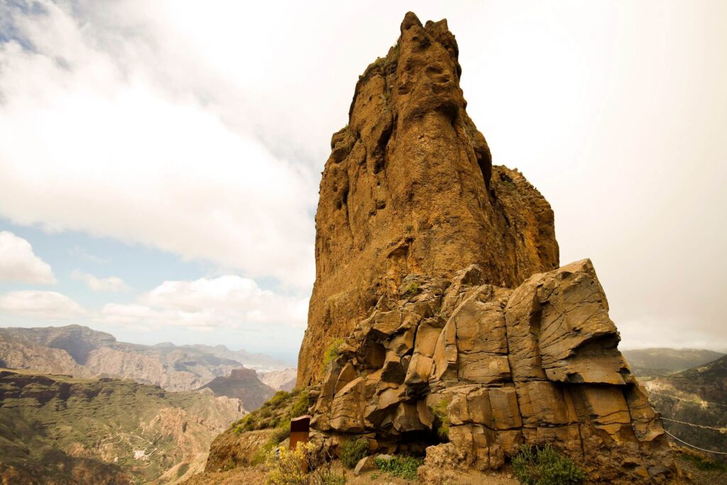 스페인 리스코 카이도와 그란 카나리아의 신성한 산 - 대서양 고도에 숨겨진 별의 신전 1 로케 벤타이가와 신성한 산 (Roque Bentayga Landscape) 이미지
출처: https://en.wikipedia.org/