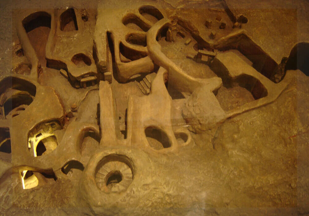 몰타 할 사플리에니 지하 신전 (Hal Saflieni Hypogeum) - 7천 구의 유골과 110Hz 주파수의 소름 돋는 미스터리 1 소리의 파동이 공명하는 지하 신전 내부의 구조적 특징을 담은 모습
출처: https://whc.unesco.org/