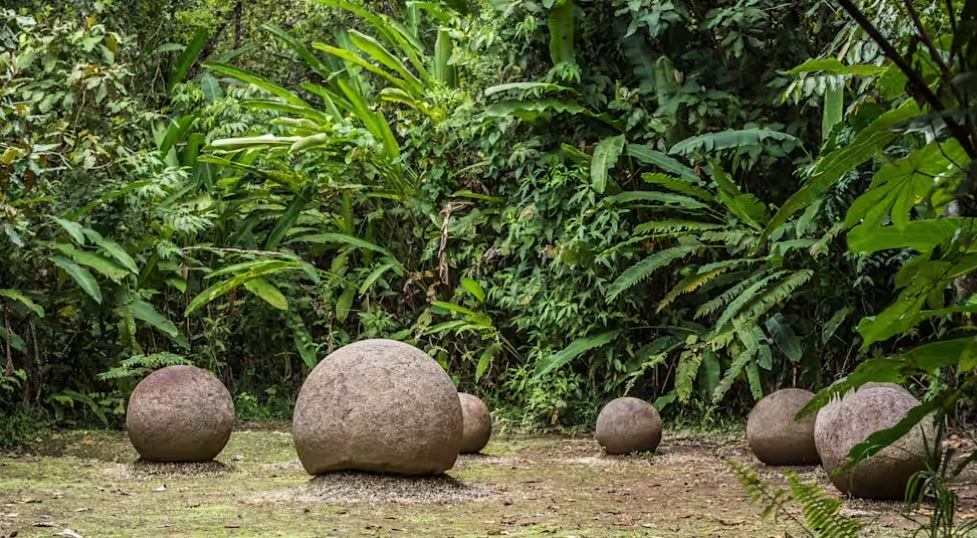 코스타리카 디키스 석구 (Diquis Spheres) - 밀리미터의 오차도 허락하지 않은 밀림 속 완벽한 기하학적 미스터리 1 고고학적 현장의 모습
출처: https://www.history.com/