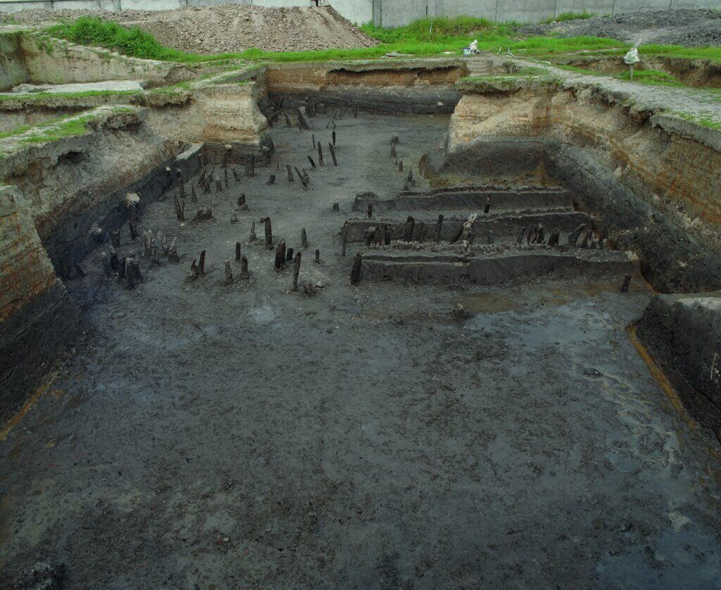 중국 량주 고성 유적 (Archaeological Ruins of Liangzhu City) : 5300년 전 깨어난 신비의 옥(玉) 문명, 고대 수리 시스템의 기적 1 량주 고성 외곽의 고대 수리 시스템 모습
출처: https://www.cccstockholm.org/